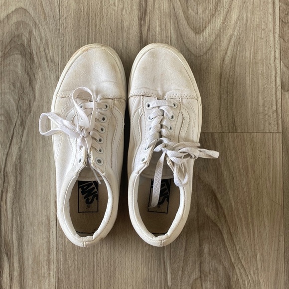 White vans - Picture 1 of 4